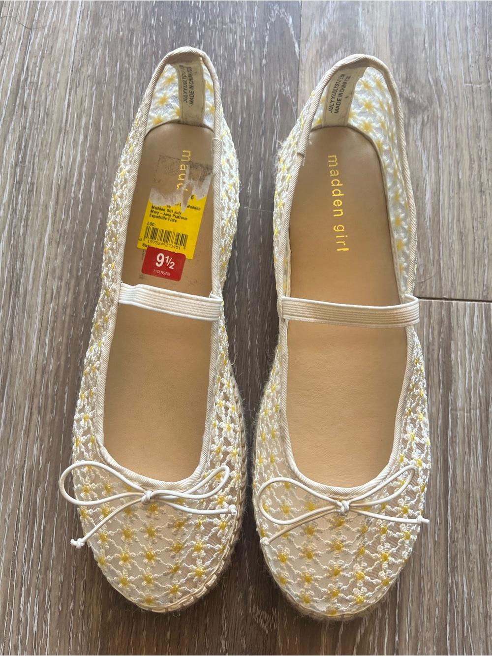 Madden Girl Daisy pattern espadrille mesh flat, size 9.5